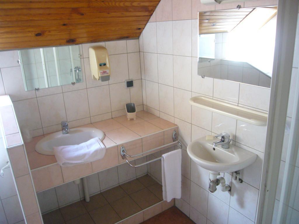 Le Relais Du Lac Le Lauzet-Ubaye Room photo
